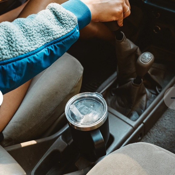 NWT YETI king crab orange RAMBLER 25oz
739 ML STRAW MUG
WITH STRAW LID - Picture 4 of 12